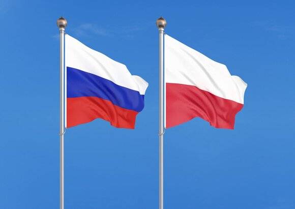 Польша заподозрила 45 российских дипломатов в «шпионаже» и высылает их из страны