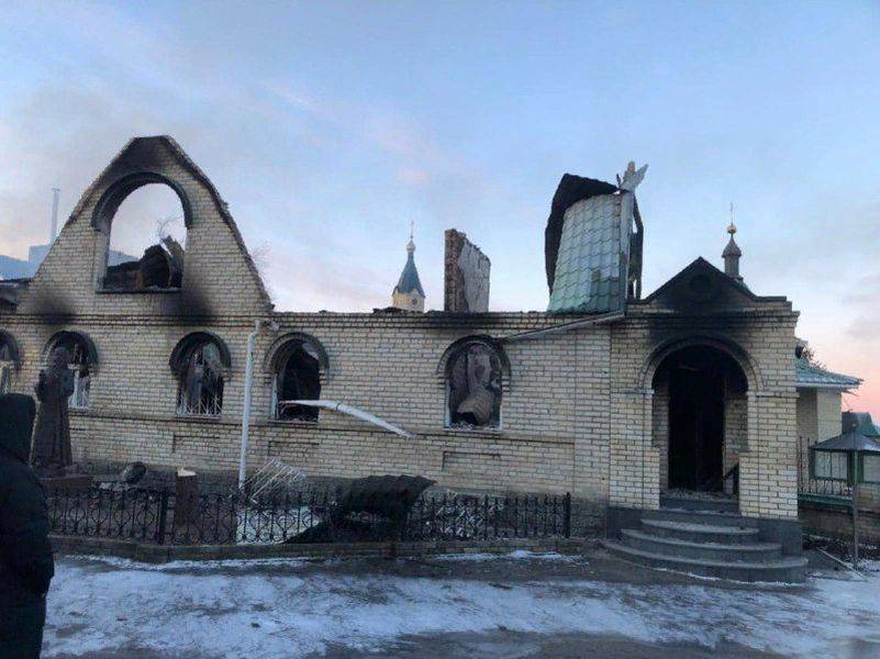 На Украине развернулась война с православными храмами и священниками
