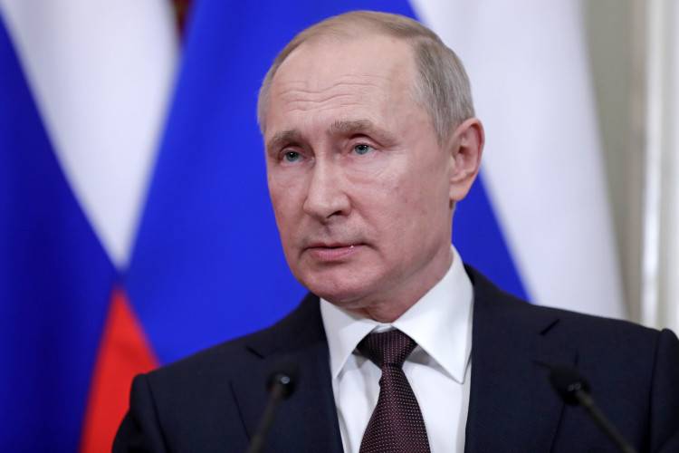 Россия ведет одновременную игру на дипломатическом, военном и экономическ