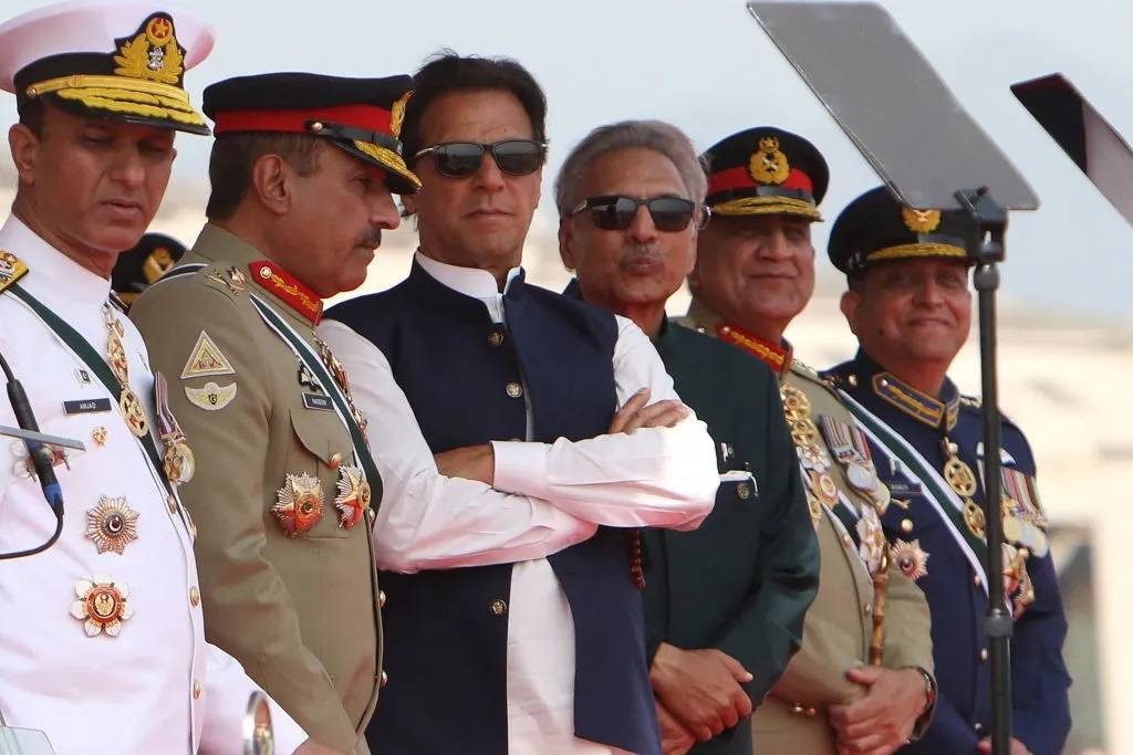 Отставка Имрана Хана — дело рук армии Пакистана