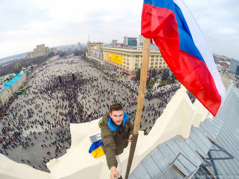 Почему Харьков не встретил русские войска цветами