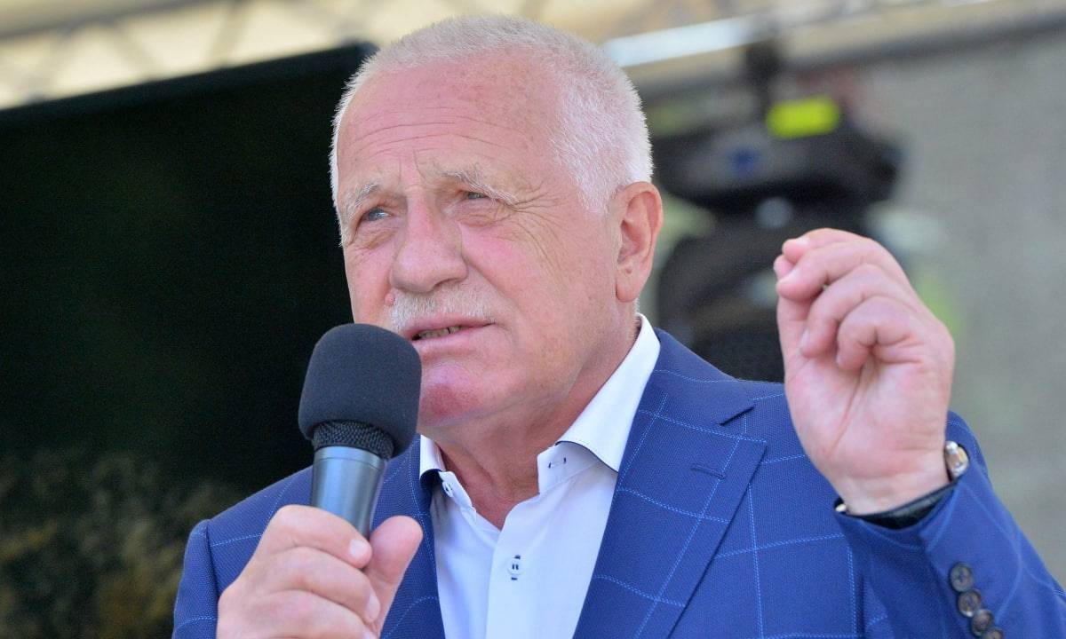 Не в бровь, а в глаз: экс-глава Чехии не подыгрывает украинскому спектаклю Не в бровь, а в глаз: экс-глава Чехии не подыгрывает украинскому спектаклю