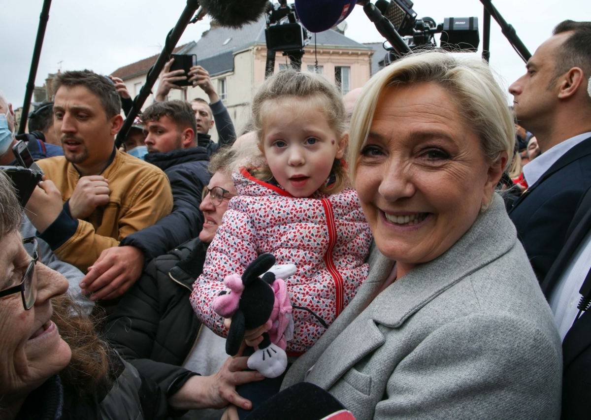 Выборы президента Франции: Марин Ле Пен спасёт страну и её граждан
