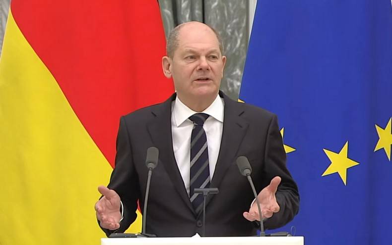 Украина тянет Шольца на дно, и не только его Украина тянет Шольца на дно, и не только его
