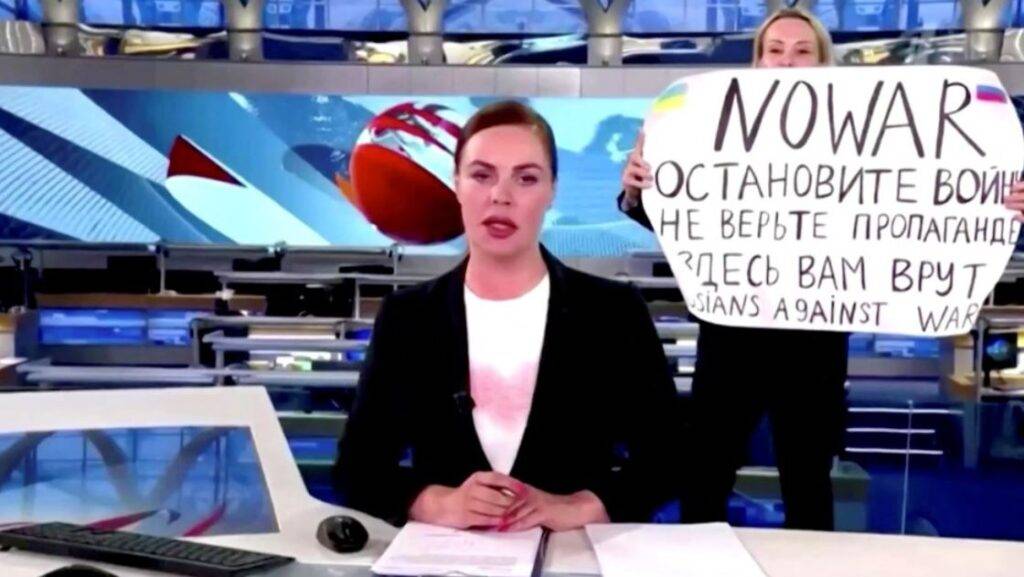 На Западе призывают номинировать Марину Овсянникову на Нобелевскую премию На Западе призывают номинировать Марину Овсянникову на Нобелевскую премию