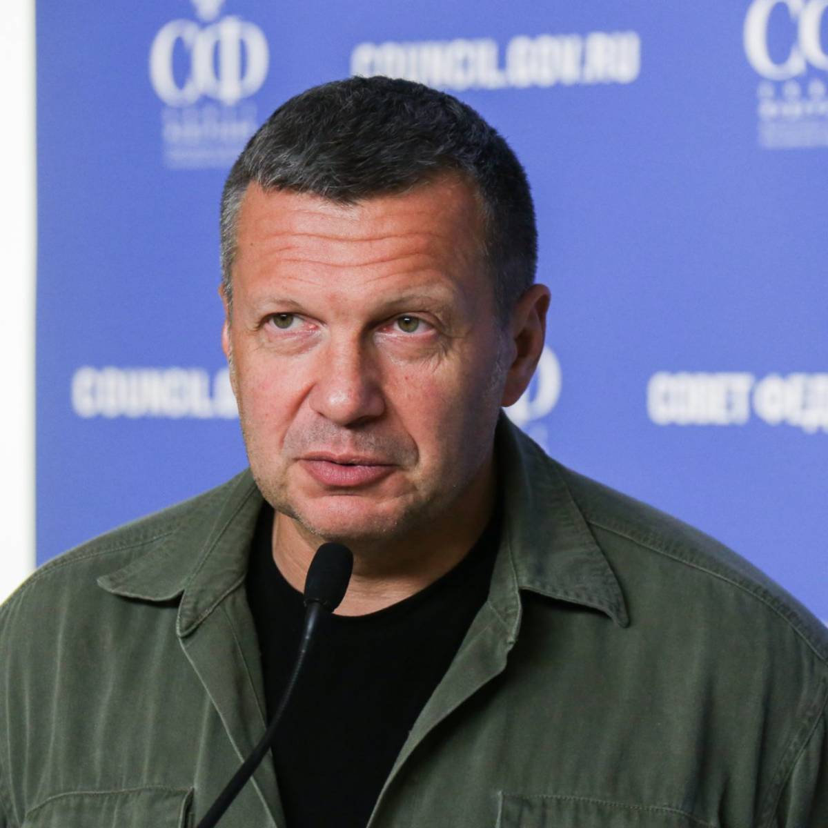 Соловьёв - полпреду Куйвашеву: Вы с Ельцин-центром или с армией? Соловьёв - полпреду Куйвашеву: Вы с Ельцин-центром или с армией?