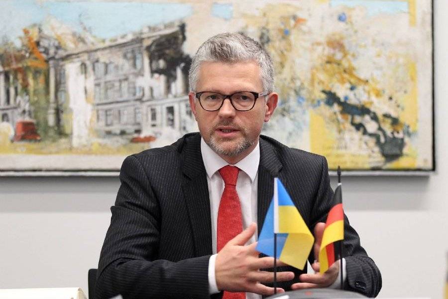 Беспредел киевского дипломатического быдла в Берлине