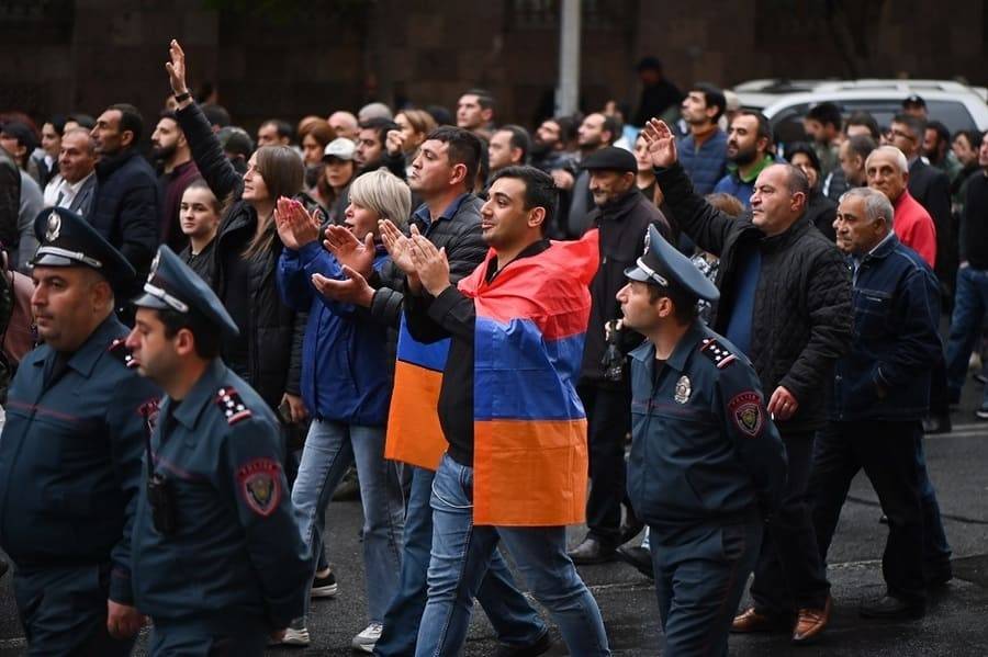 Акции протеста в Армении: повод, причина, политическая повестка