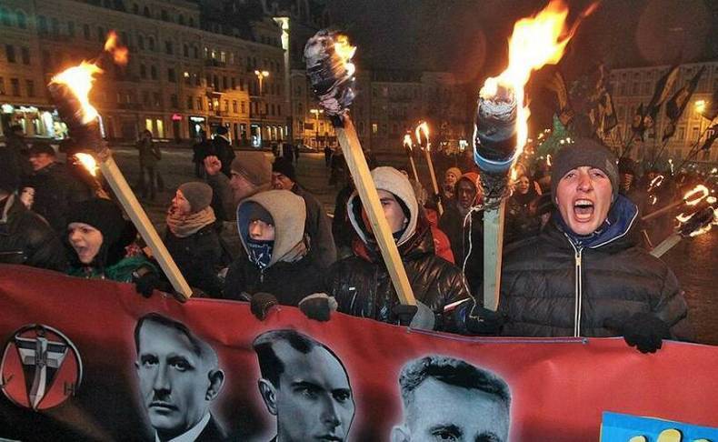 Что стоит за заигрыванием Запада с украинскими националистами