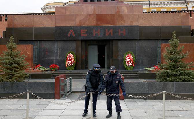 А не спилить ли Мавзолей с ордена Победы? А не спилить ли Мавзолей с ордена Победы?