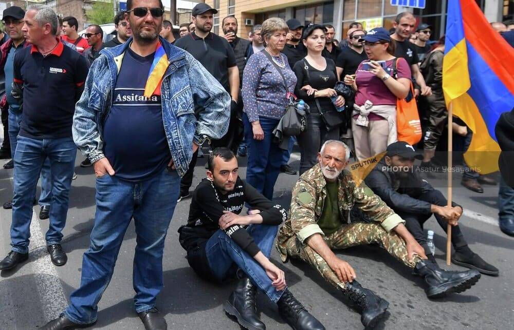 Армения: слабая оппозиция против слабой власти
