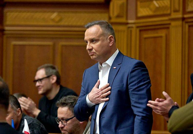 Что кроется за законом об особых правах поляков на Украине