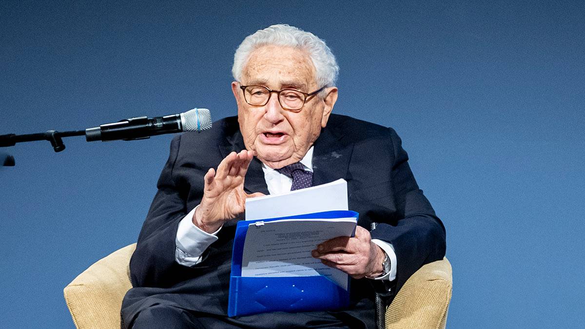 Киссинджер попал в базу украинского "Миротворца" Киссинджер попал в базу украинского "Миротворца"