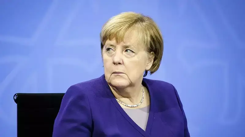 Маски сброшены: почему «пенсионерка» Меркель высказалась против России