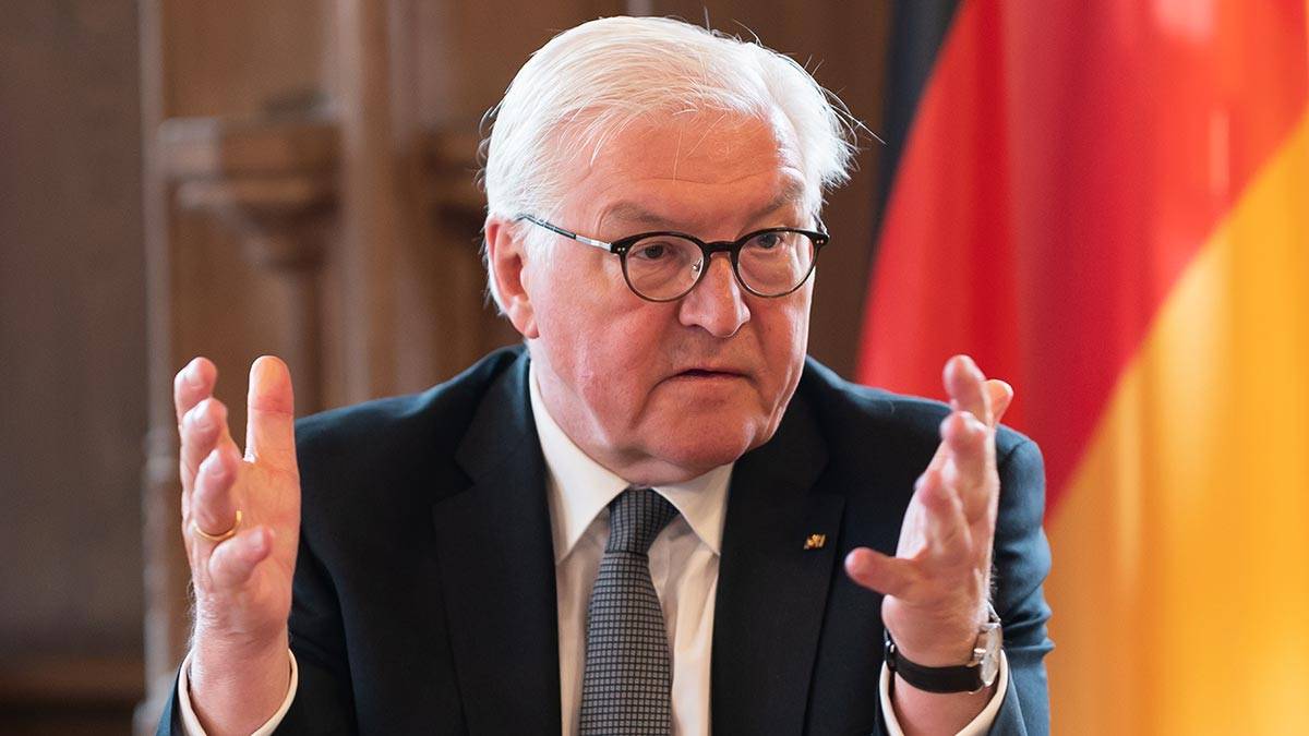 Штайнмайер раскритиковал экс-канцлера ФРГ за тесные деловые связи с Россией Штайнмайер раскритиковал экс-канцлера ФРГ за тесные деловые связи с Россией
