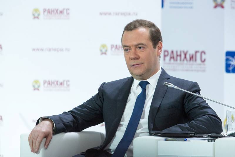 Медведев поставил под вопрос существование Украины в ближайшем будущем