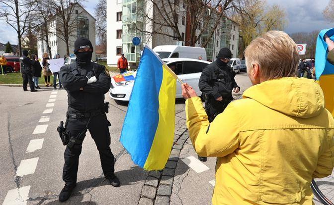 Украина из «незалежной» становится ненужной Украина из «незалежной» становится ненужной