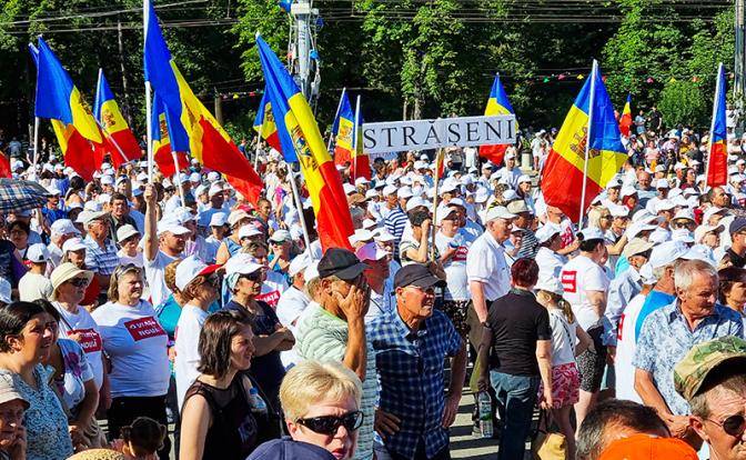 Молдавский бунт: Верхи хотят в Румынию, низы — нормальной жизни Молдавский бунт: Верхи хотят в Румынию, низы — нормальной жизни