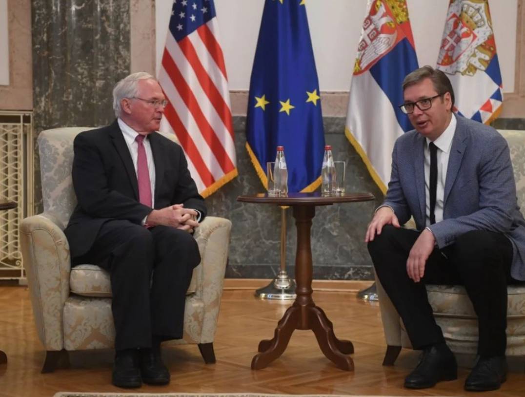 Американский посол в Сербии Хилл потребовал от Вучича четко осудить РФ