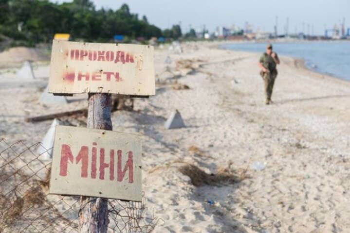 Одесса: наступление украинства на русский язык, мины и повестки на пляжах