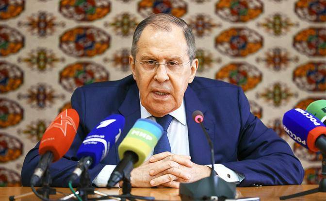 Лавров послал Западу военно-морской привет с берегов Каспия Лавров послал Западу военно-морской привет с берегов Каспия