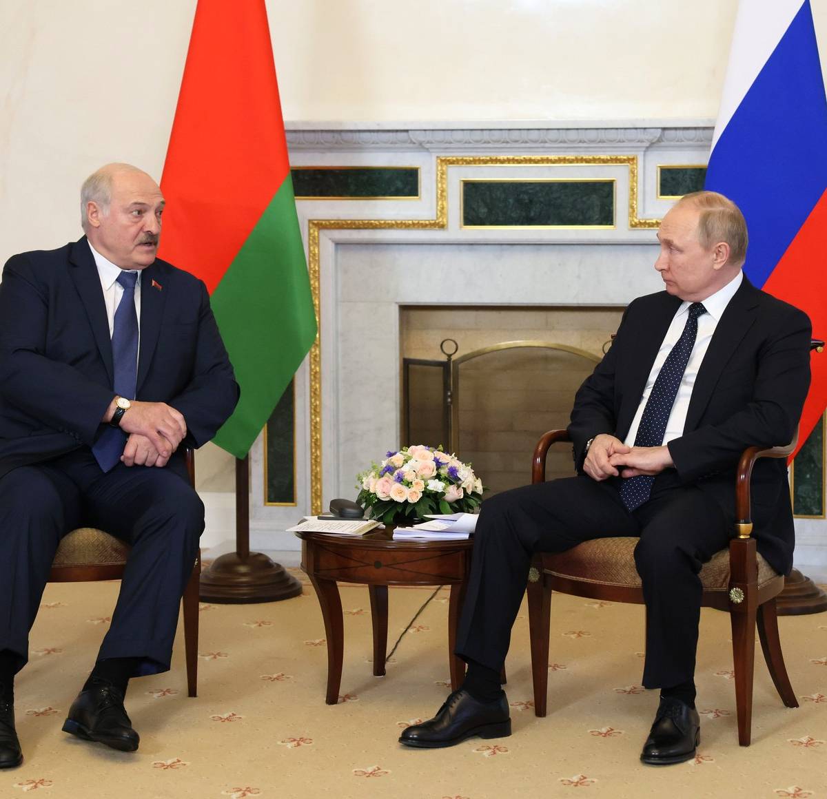 Белоруссия: множество важных встреч и «Искандеры», всполошившие Запад