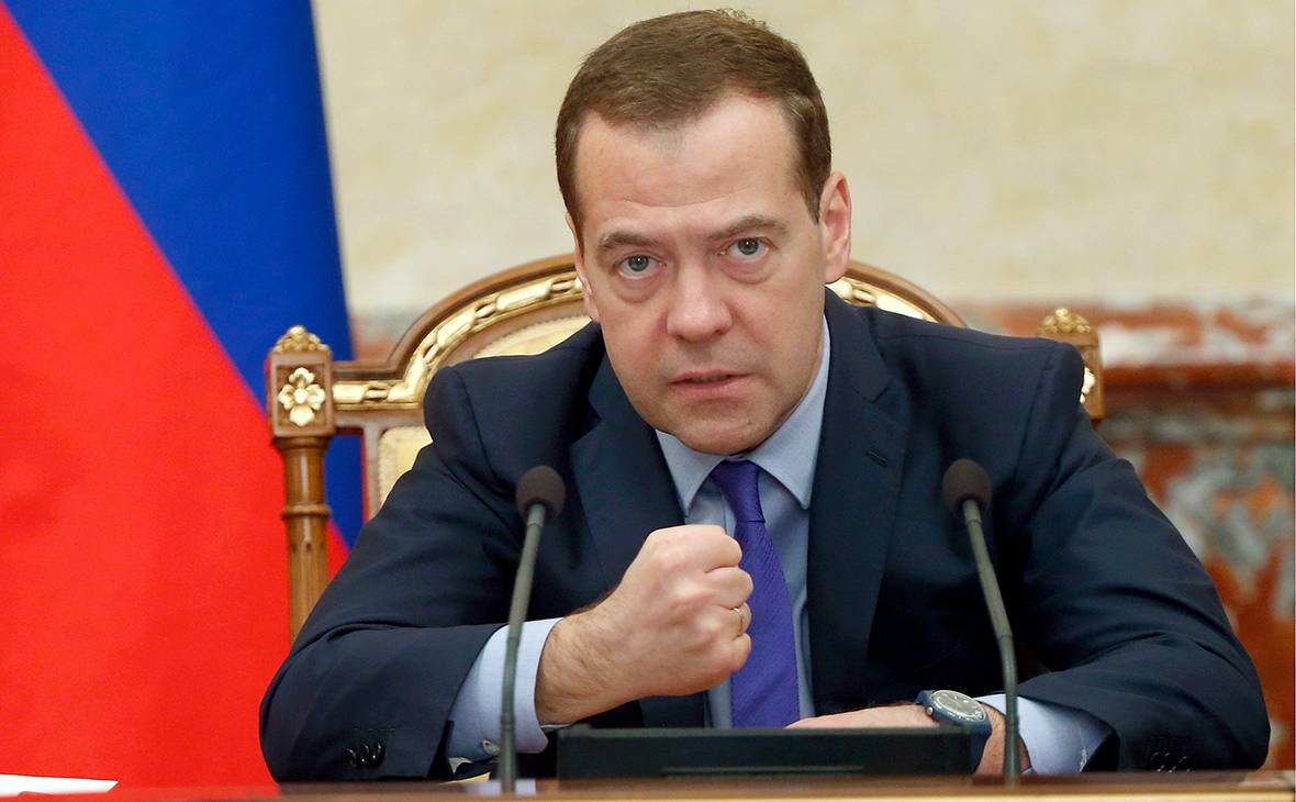 Медведев: Запад не имеет права судить Россию
