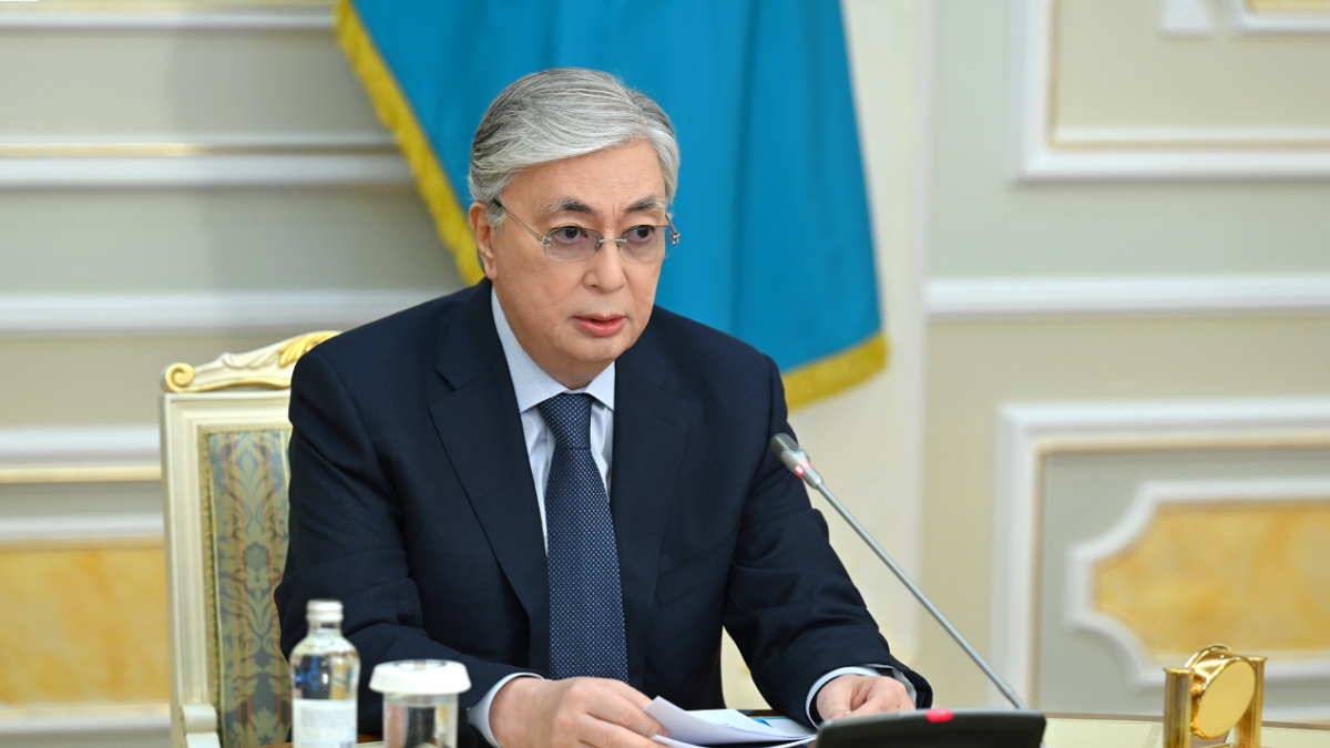 Президент Казахстана Токаев поручил наладить продажи нефти в обход России