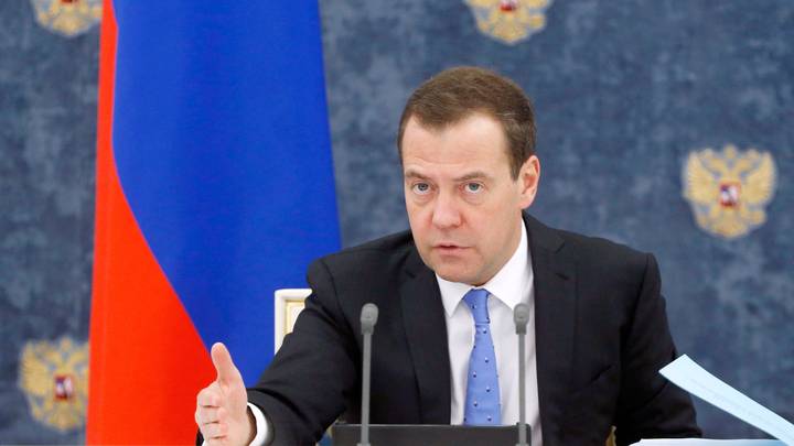 Медведев: Европа замерзнет из-за "жовто-блакитной истерики"