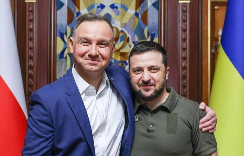 Польская гиена на низком старте Польская гиена на низком старте
