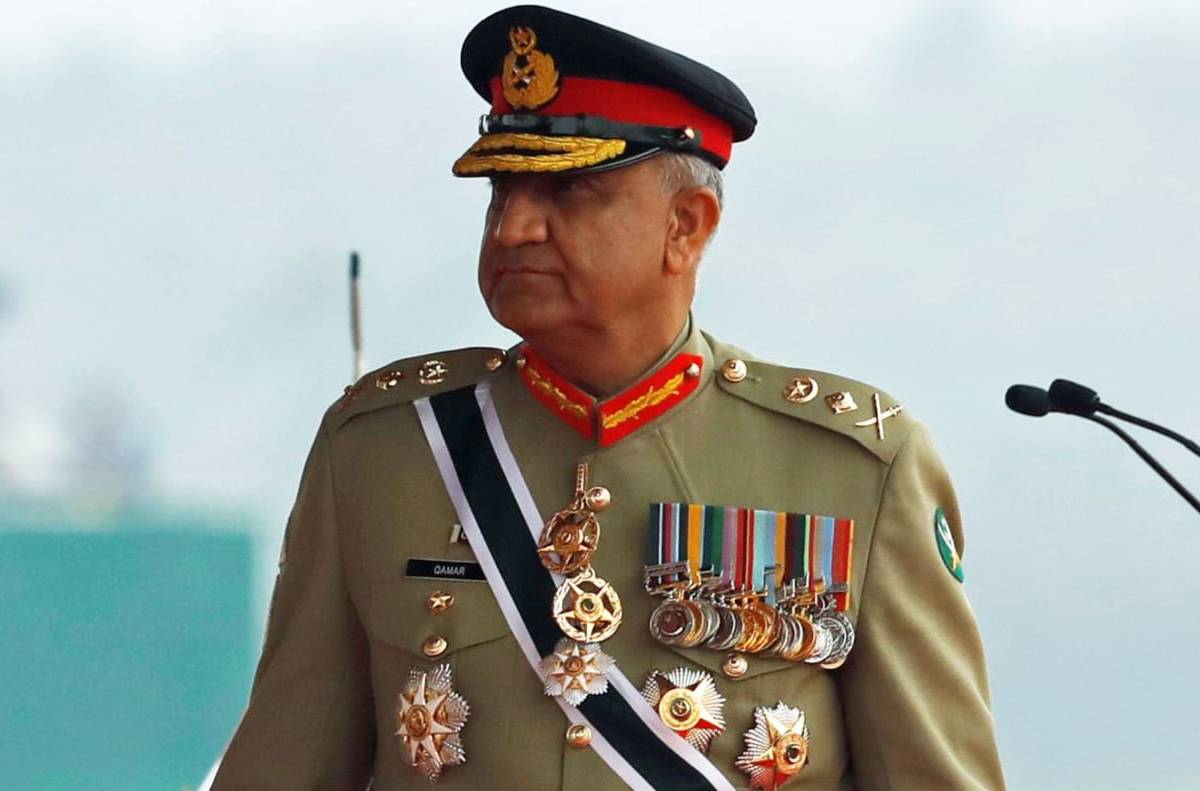 Командующий армией Пакистана добивает Имран Хана