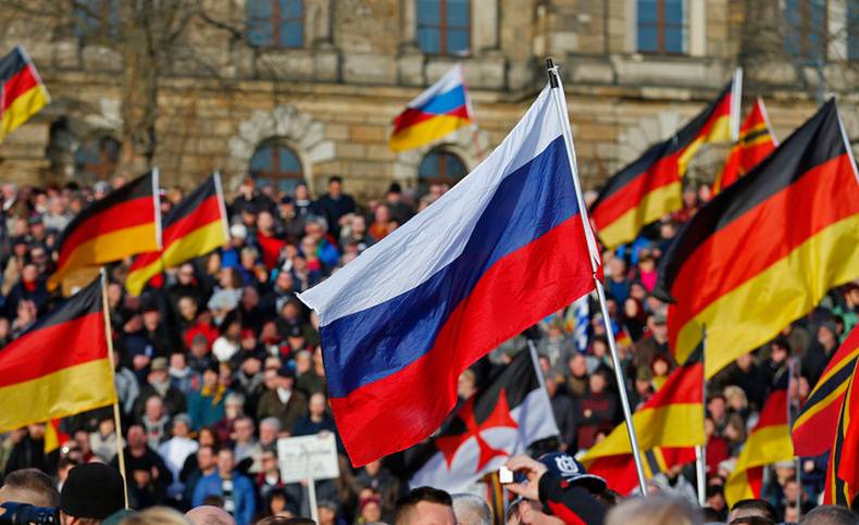 Европа начинает митинговать за Россию
