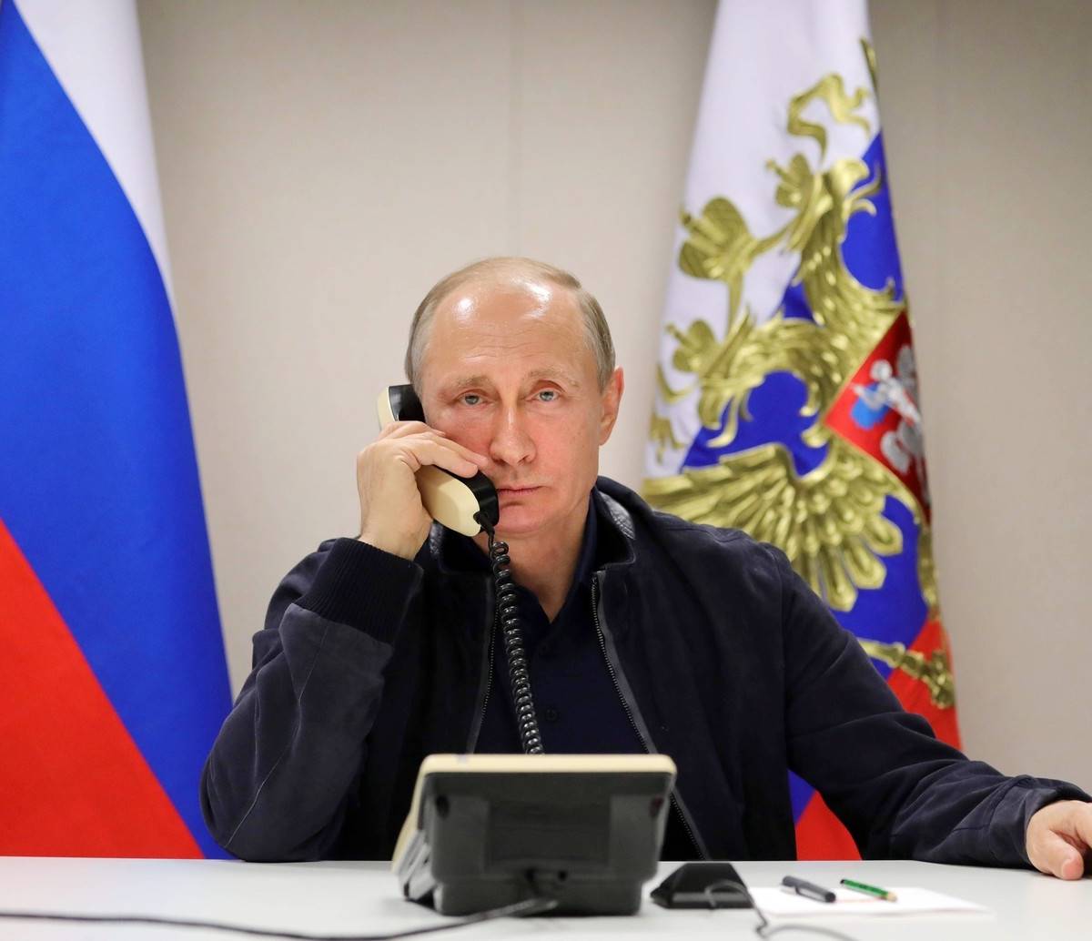 Зеленский с марта пытался дозвониться в Китай, но линия была занята Путиным