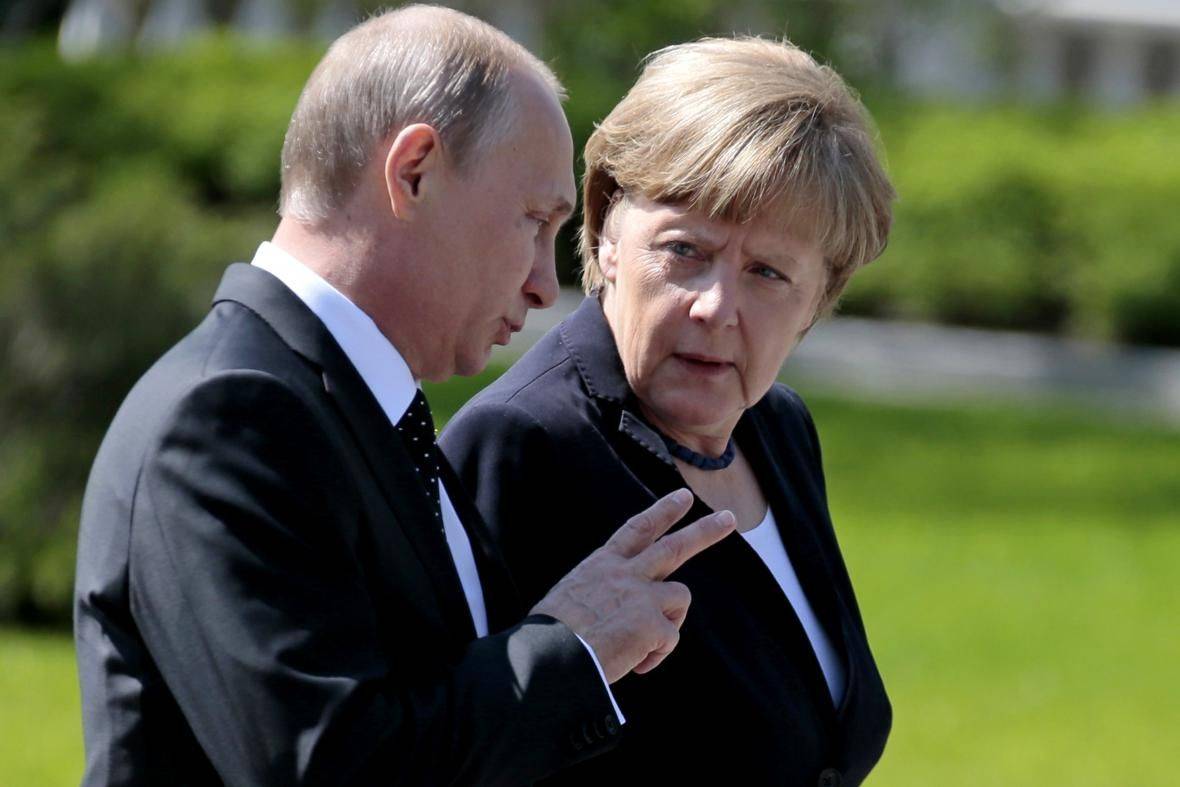 «Путин не блефует»: Меркель призвала Запад воспринимать Россию всерьез