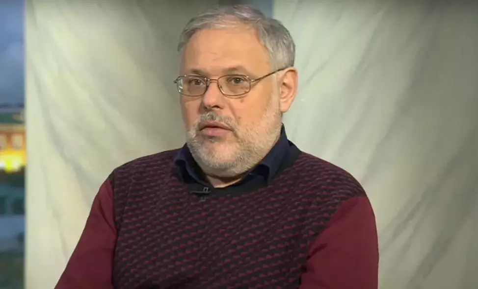 Хазин: Запад еще надеется выскочить, но Путин понимает его обреченность Хазин: Запад еще надеется выскочить, но Путин понимает его обреченность