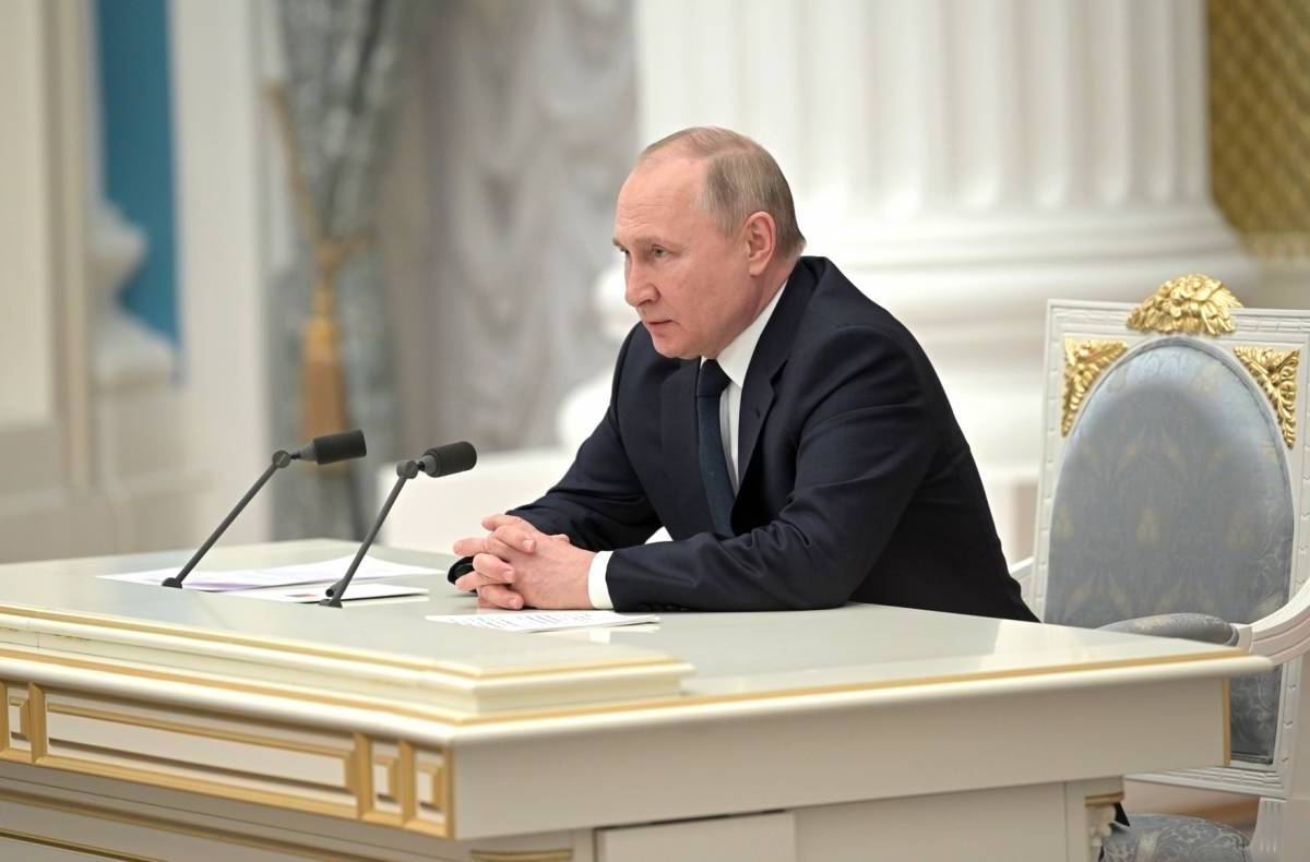 Путин поручил создать комиссию для расследования взрыва на Крымском мосту