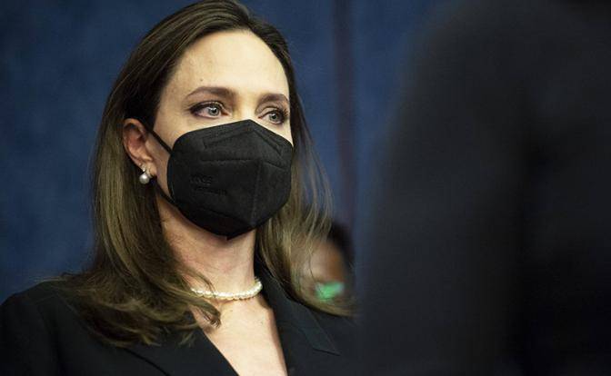 Анджелина Джоли, Шонн Пенн их коллеги по Голливуду рвутся на Украину