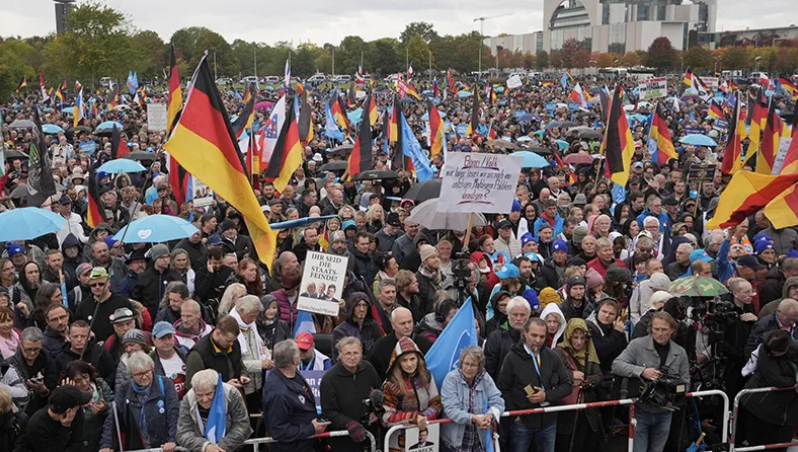 Европа август. Митинги в России. Германия политика. Политические митинги. Митинги в Европе.