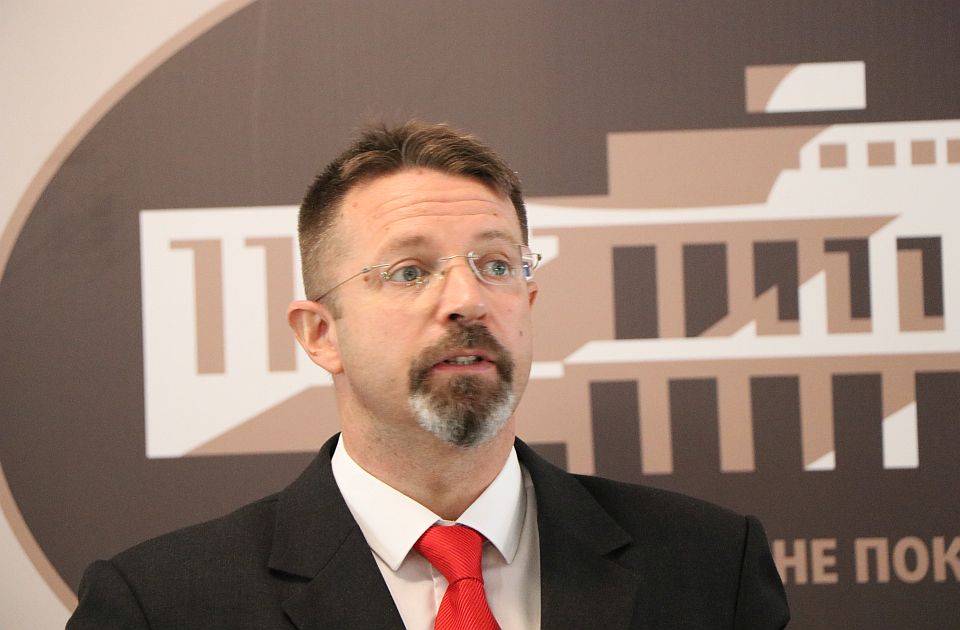 Сербский декан Бранислав Ристивоевич был уволен за общение с послом РФ