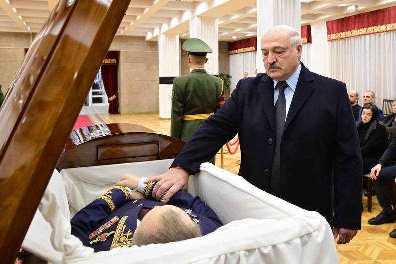 В Белоруссии похоронили Макея: главные версии конспирологов