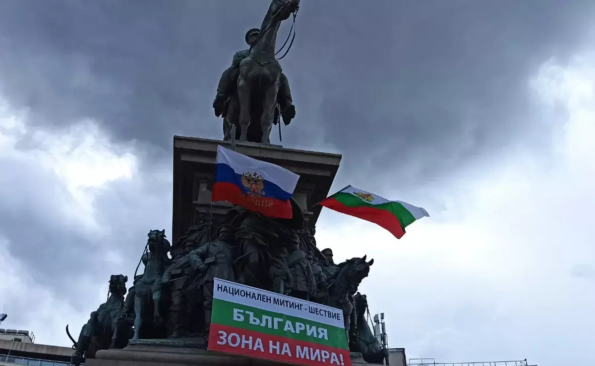 Многолюдное шествие в поддержку России вызвало панику у властей Болгарии