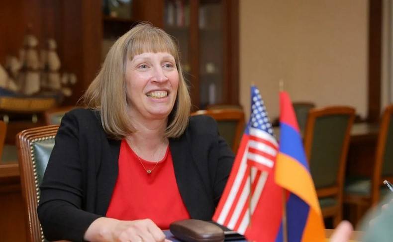 Назван опасный для России смысл назначения нового посла США Линн Трейси Назван опасный для России смысл назначения нового посла США Линн Трейси