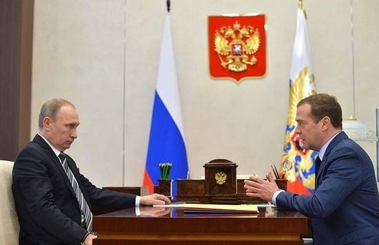 Медведев вернулся в тандем с Путиным