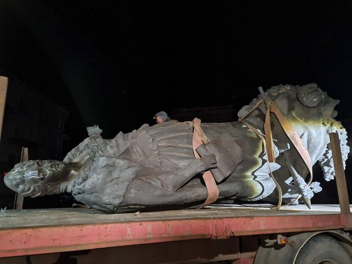 Снос памятника Екатерине II стал неприглядной победой Украины Снос памятника Екатерине II стал неприглядной победой Украины