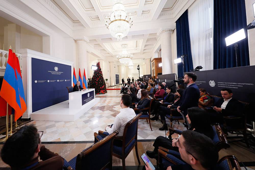 «Бодрящая» пресс-конференция Пашиняна: трудности перевода и проблемы с ОДКБ