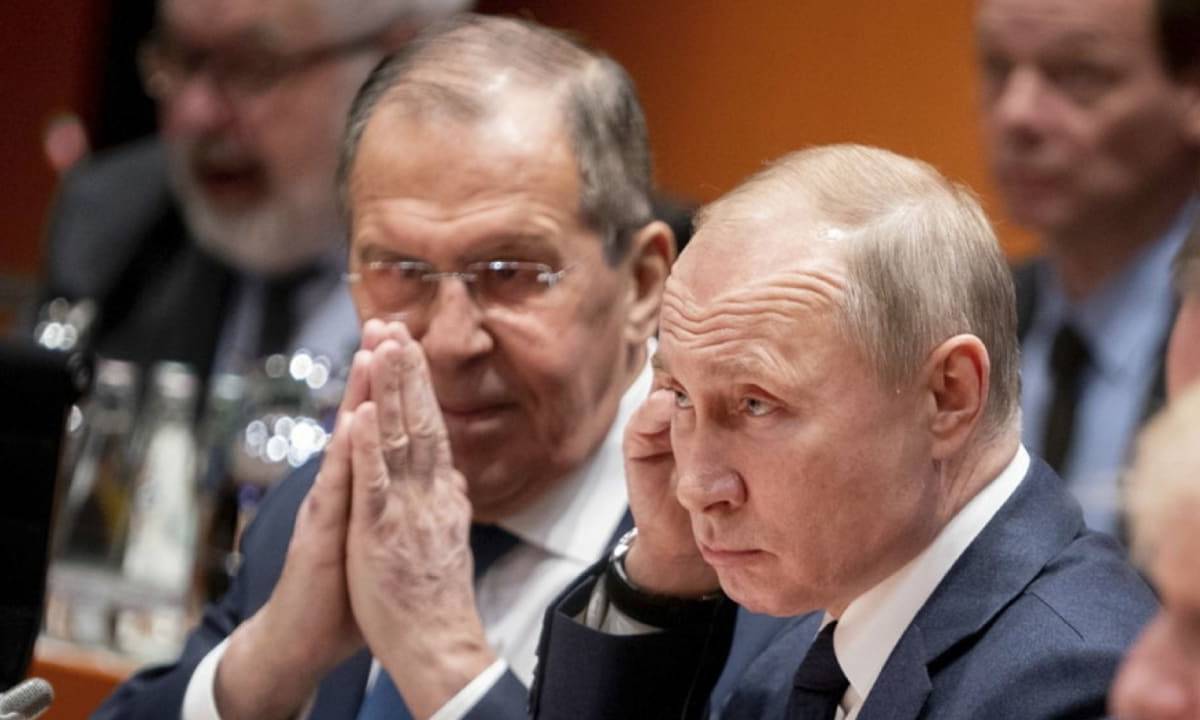 Лавров обвинил Запад в попытке вести настоящую войну против России