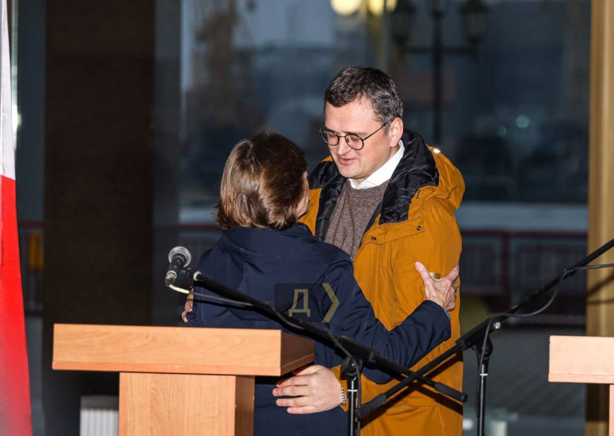 В Одессе главу МИД Франции «станцевали на кладбище»