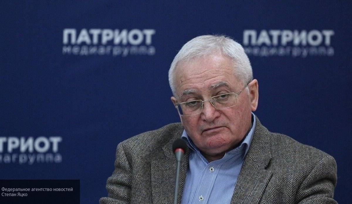 Политолог Светов оценил «ошибочное» признание Бербок о «войне с Россией»