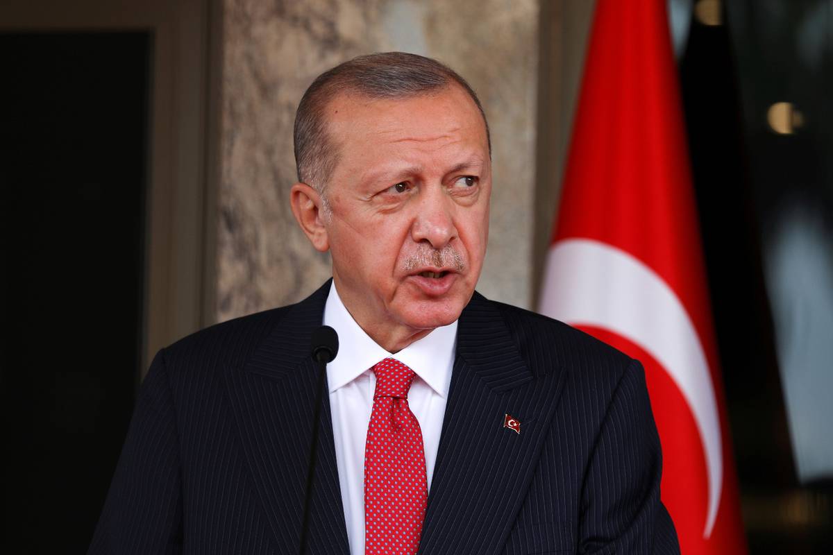 Эрдоган отказался пожать руку лидерам оппозиции на похоронах экс-главы МИД