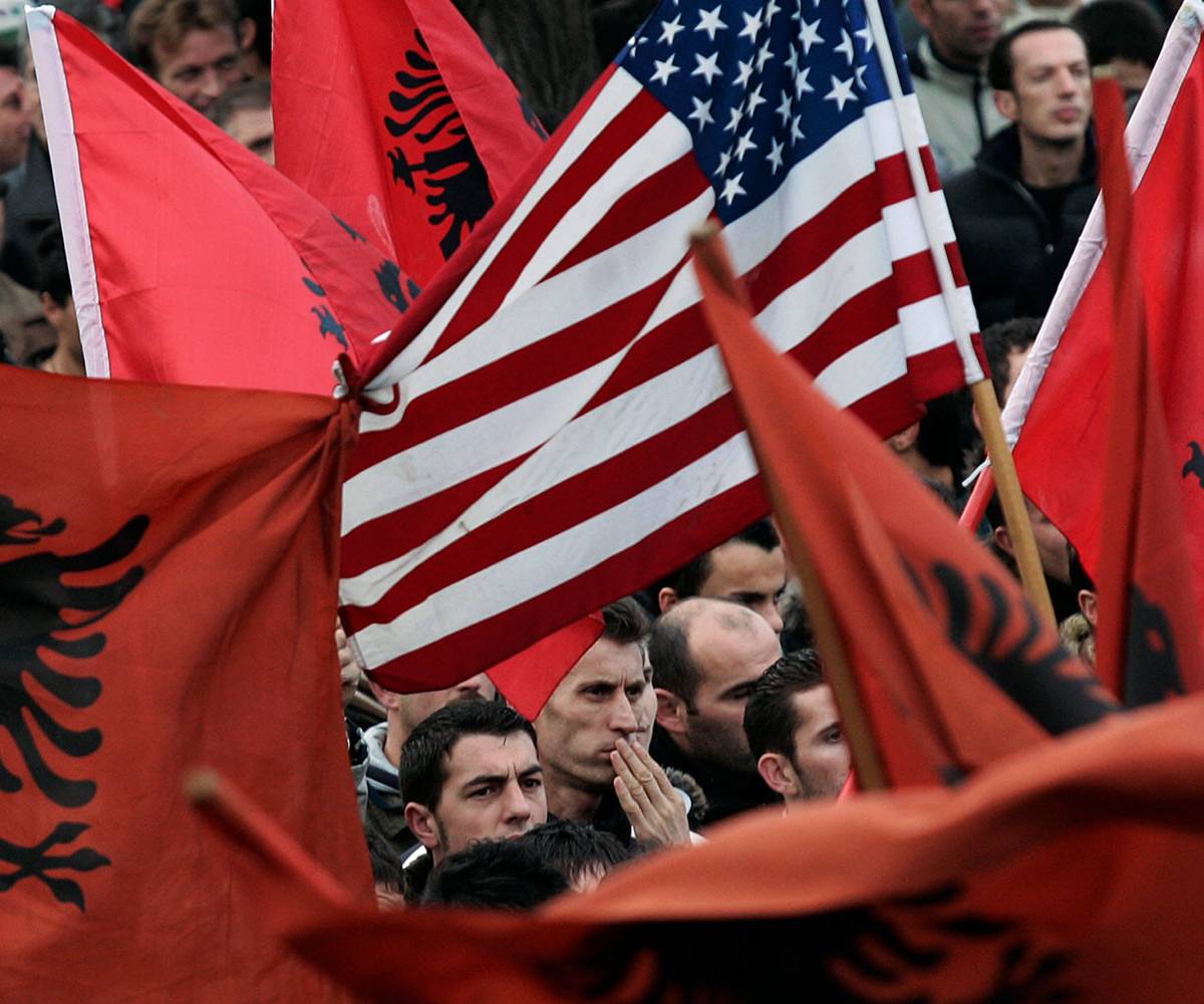 Албанцы протестуют в Косово против сербских муниципалитетов